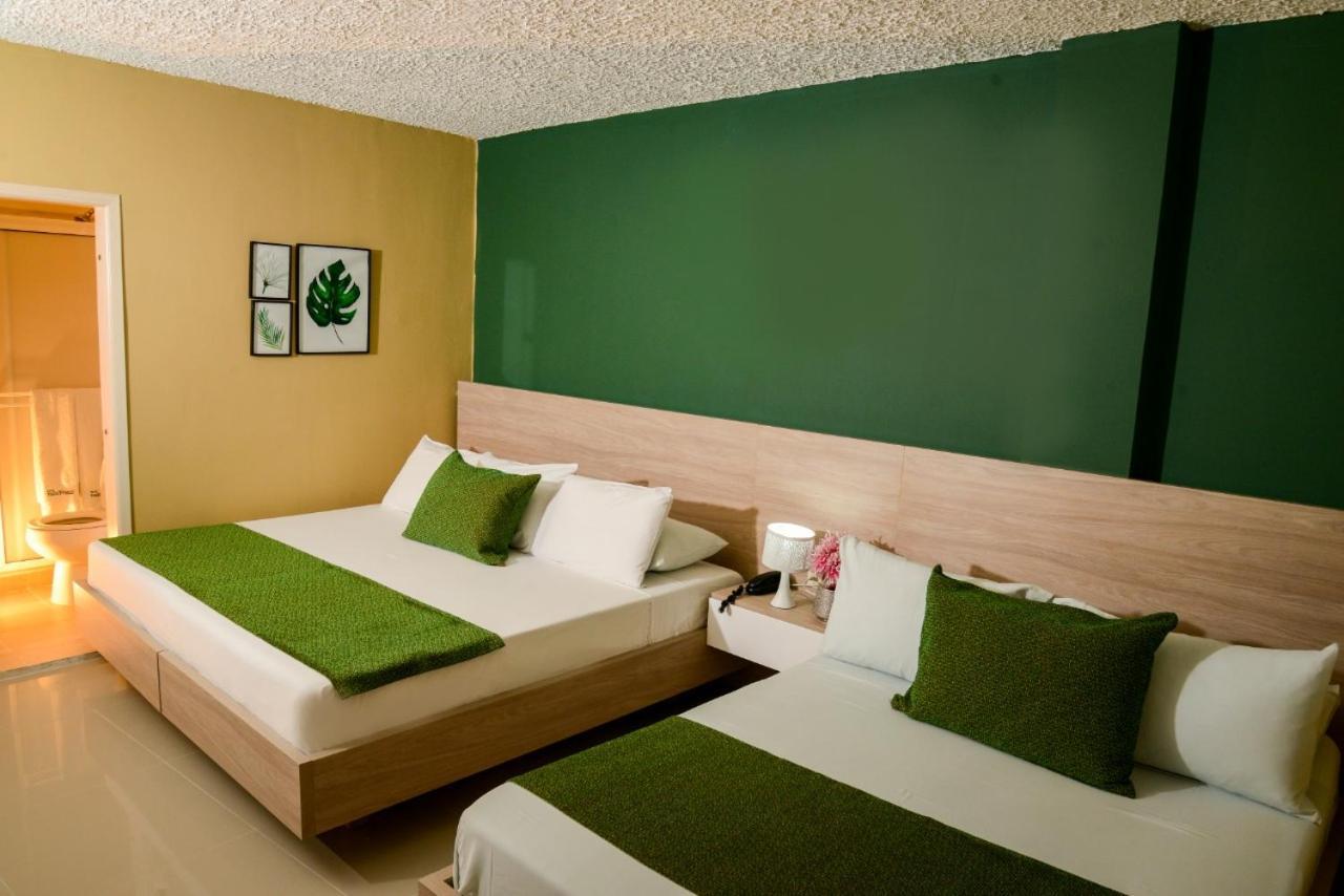 Hotel Prado 34 West بوكارامانغا المظهر الخارجي الصورة