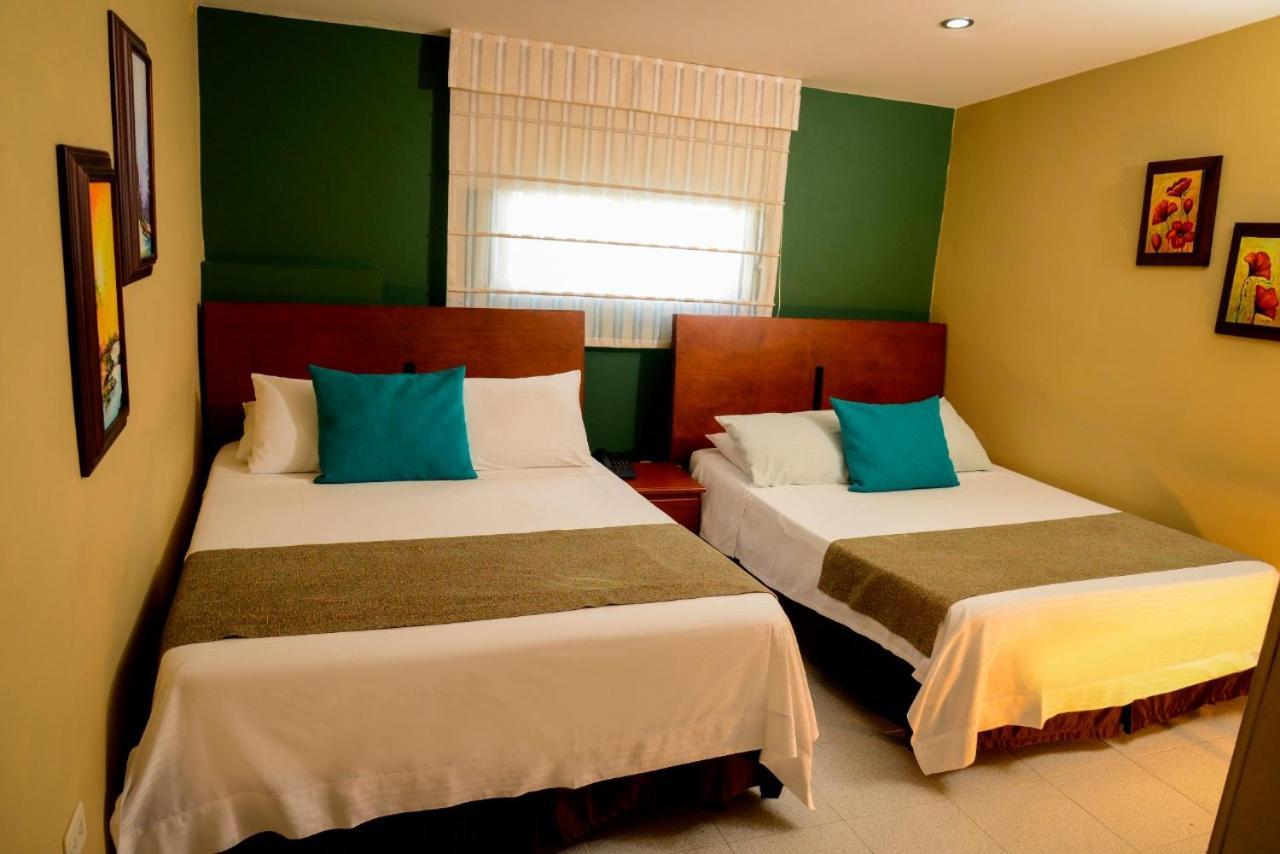 Hotel Prado 34 West بوكارامانغا المظهر الخارجي الصورة