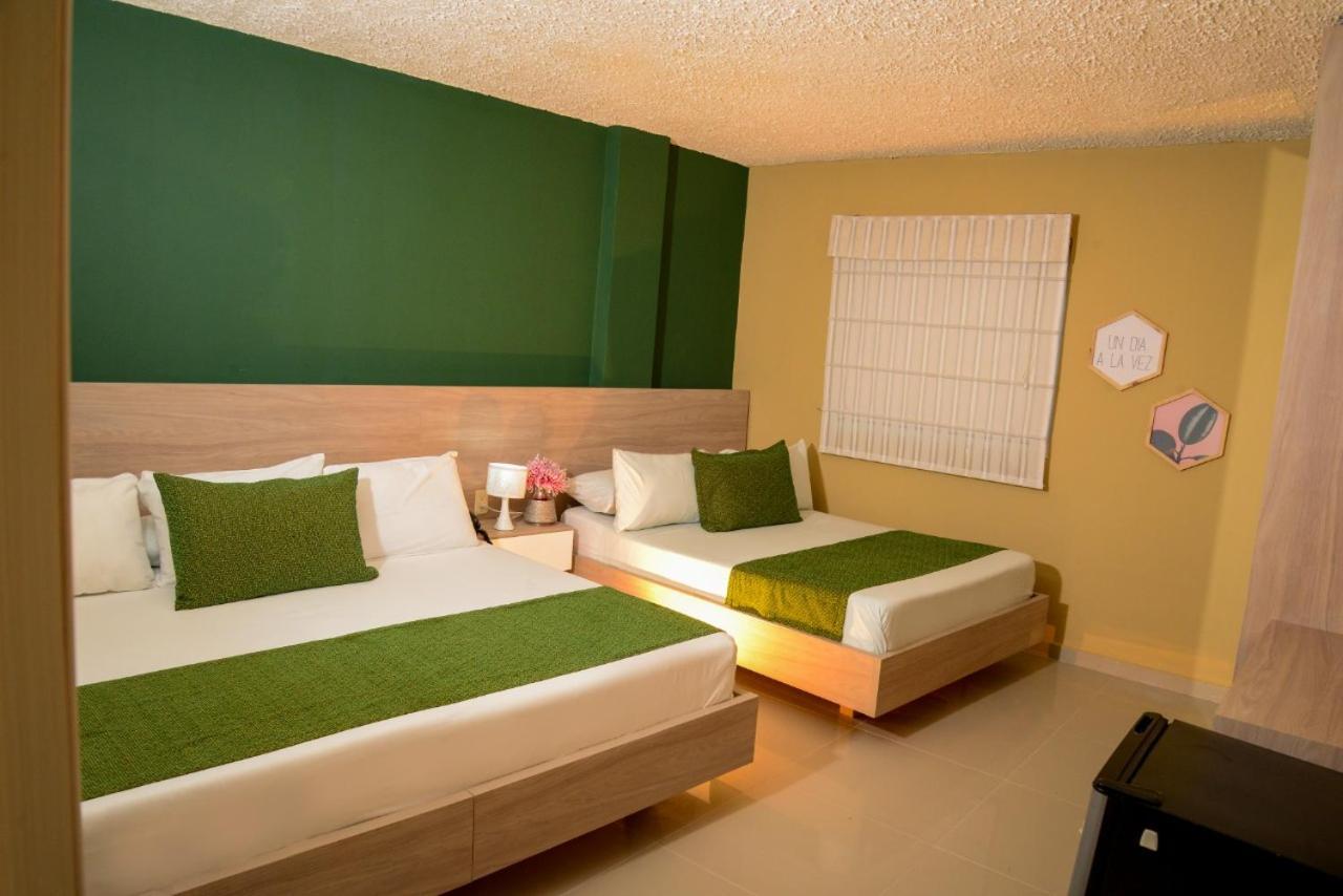 Hotel Prado 34 West بوكارامانغا المظهر الخارجي الصورة