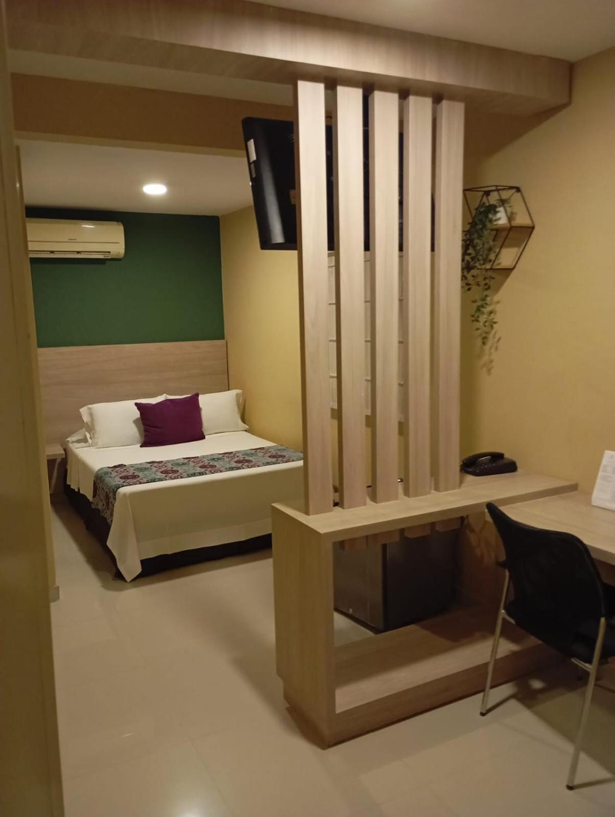 Hotel Prado 34 West بوكارامانغا المظهر الخارجي الصورة