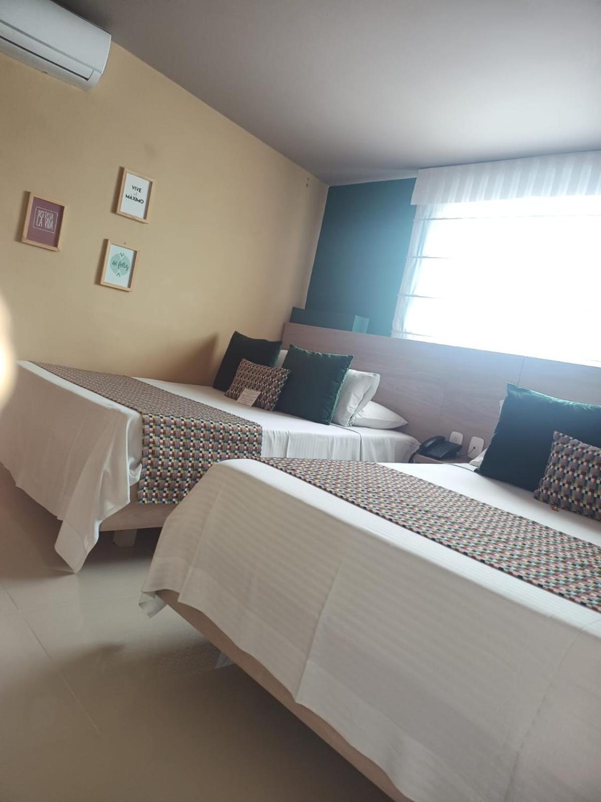 Hotel Prado 34 West بوكارامانغا المظهر الخارجي الصورة