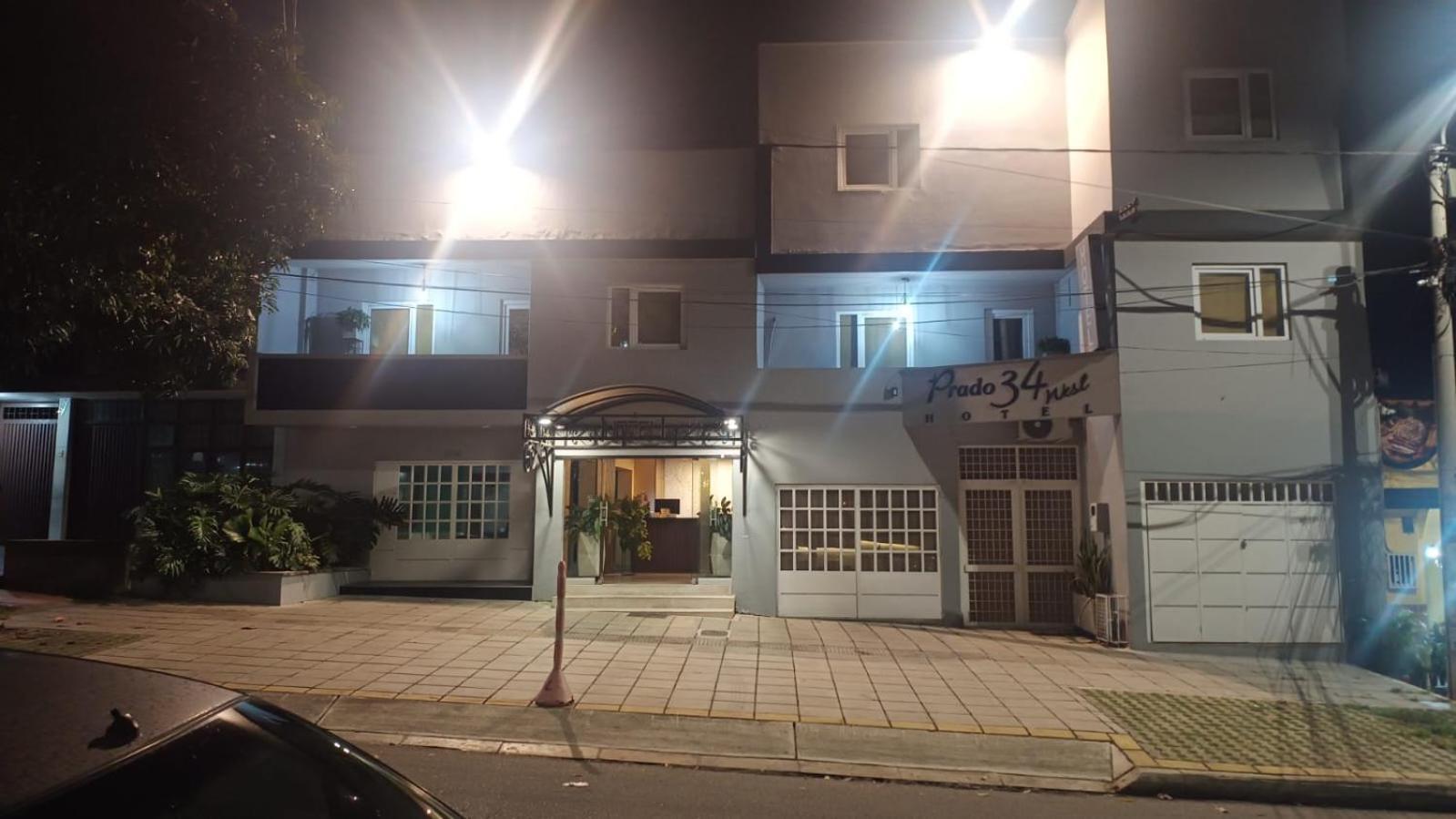 Hotel Prado 34 West بوكارامانغا المظهر الخارجي الصورة