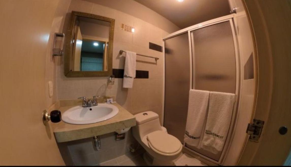 Hotel Prado 34 West بوكارامانغا المظهر الخارجي الصورة