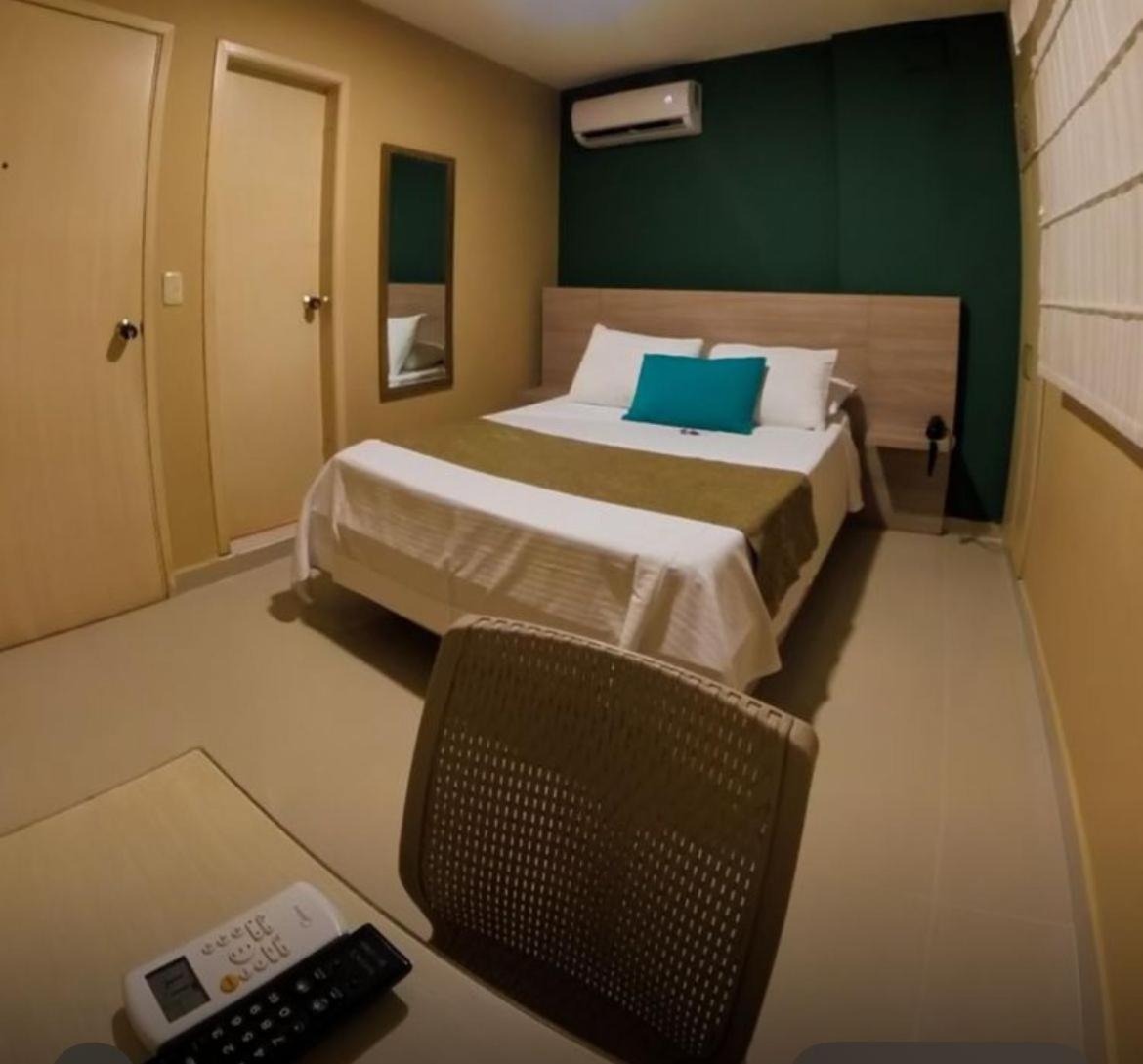 Hotel Prado 34 West بوكارامانغا المظهر الخارجي الصورة