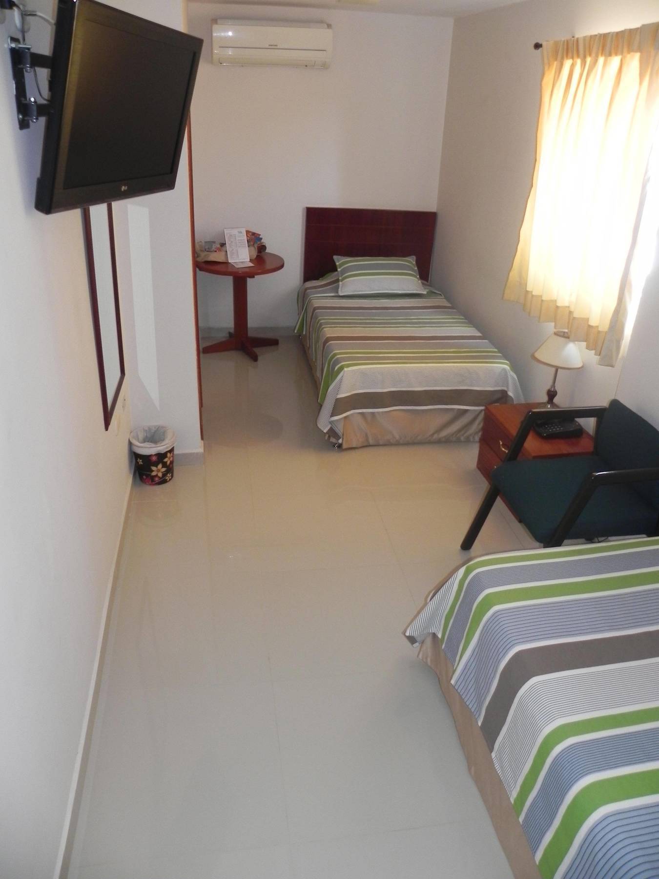 Hotel Prado 34 West بوكارامانغا المظهر الخارجي الصورة