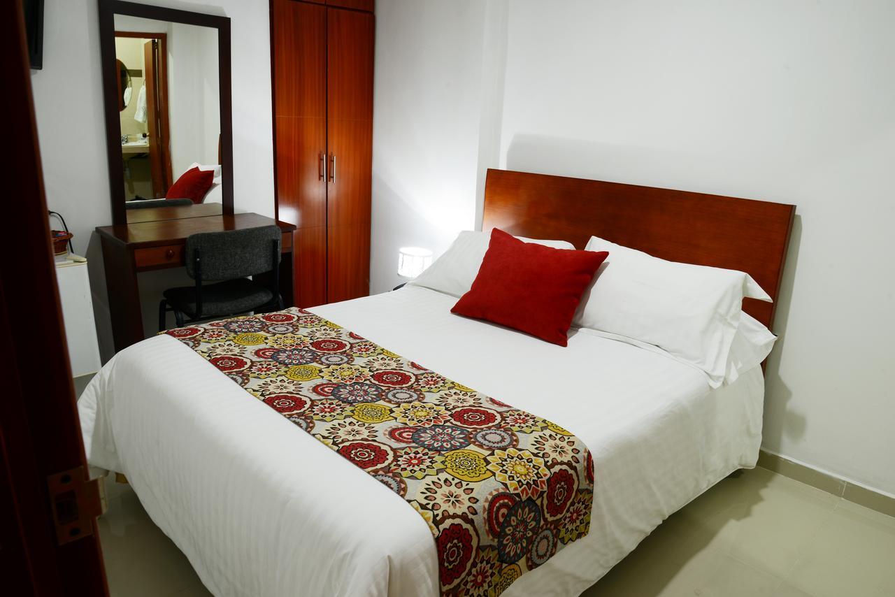 Hotel Prado 34 West بوكارامانغا المظهر الخارجي الصورة