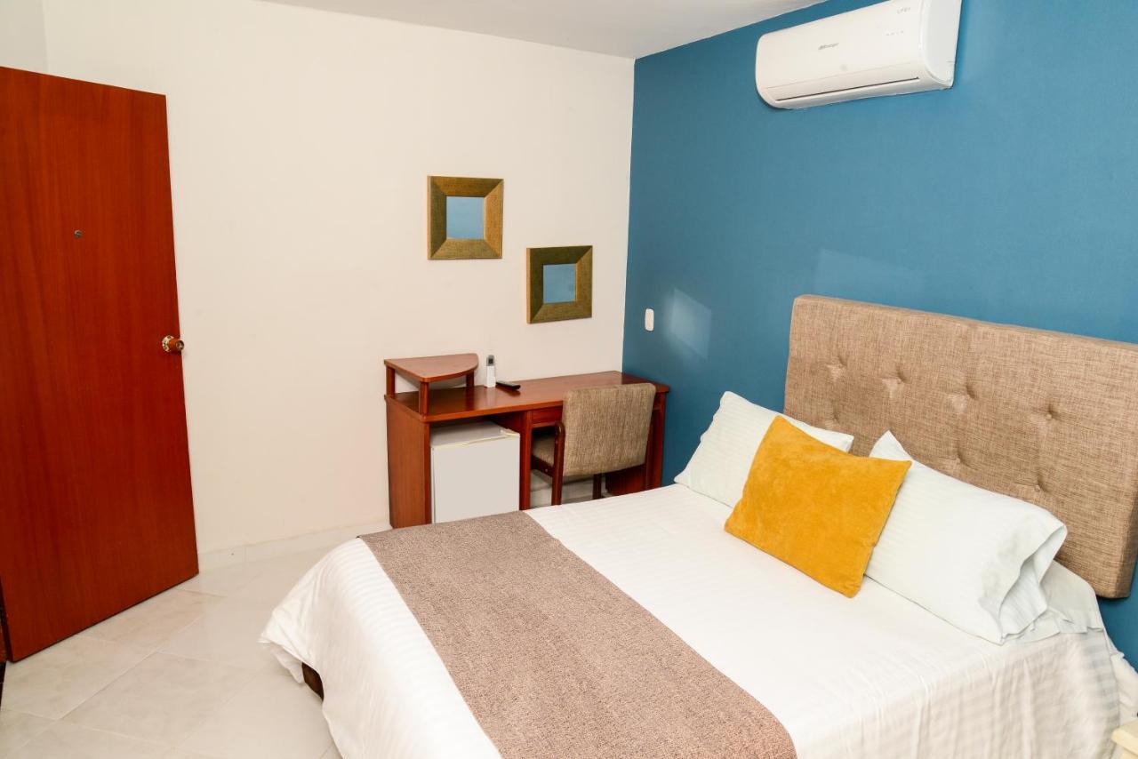 Hotel Prado 34 West بوكارامانغا المظهر الخارجي الصورة