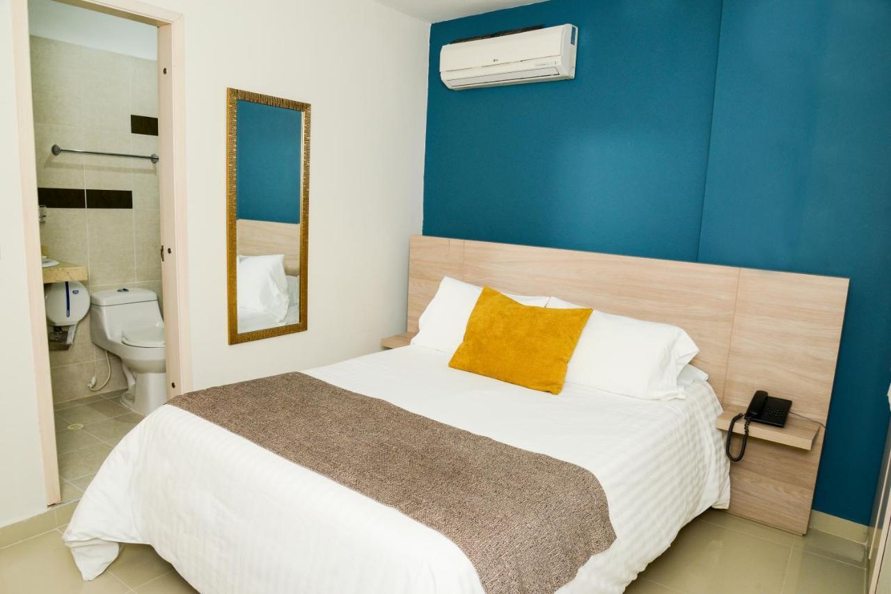 Hotel Prado 34 West بوكارامانغا المظهر الخارجي الصورة